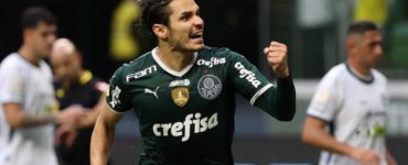 Raphael Veiga comemora gol do Palmeiras contra o Goiás (Divulgação)